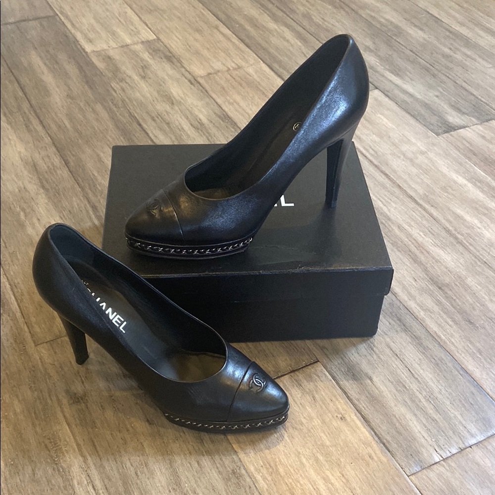 Like new-Chanel Black Lambskin chain platform pumps-42 - Picture 1 of 9